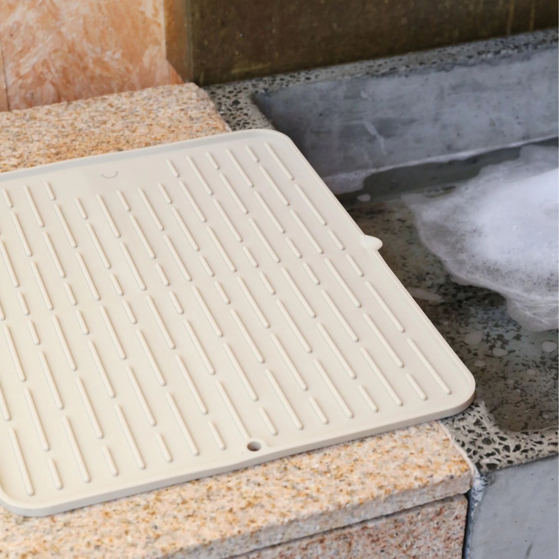 Folding Silicone Drying Mat Large w/ Drainage Mouth