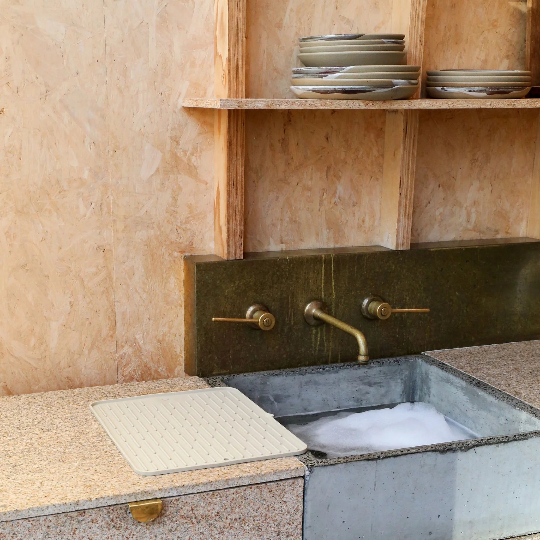 Folding Silicone Drying Mat Large w/ Drainage Mouth