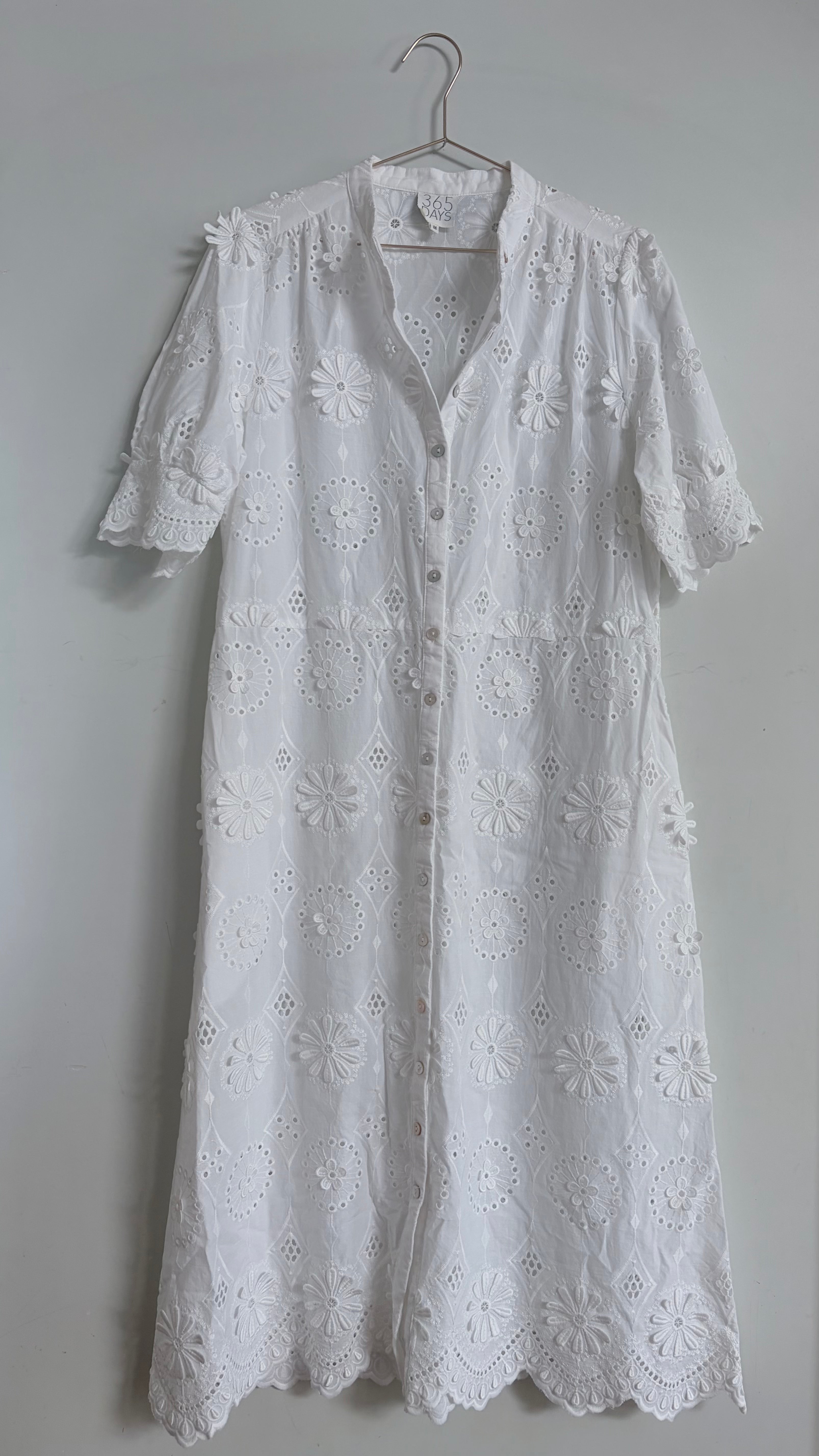 365 Days white embroidered dress-M