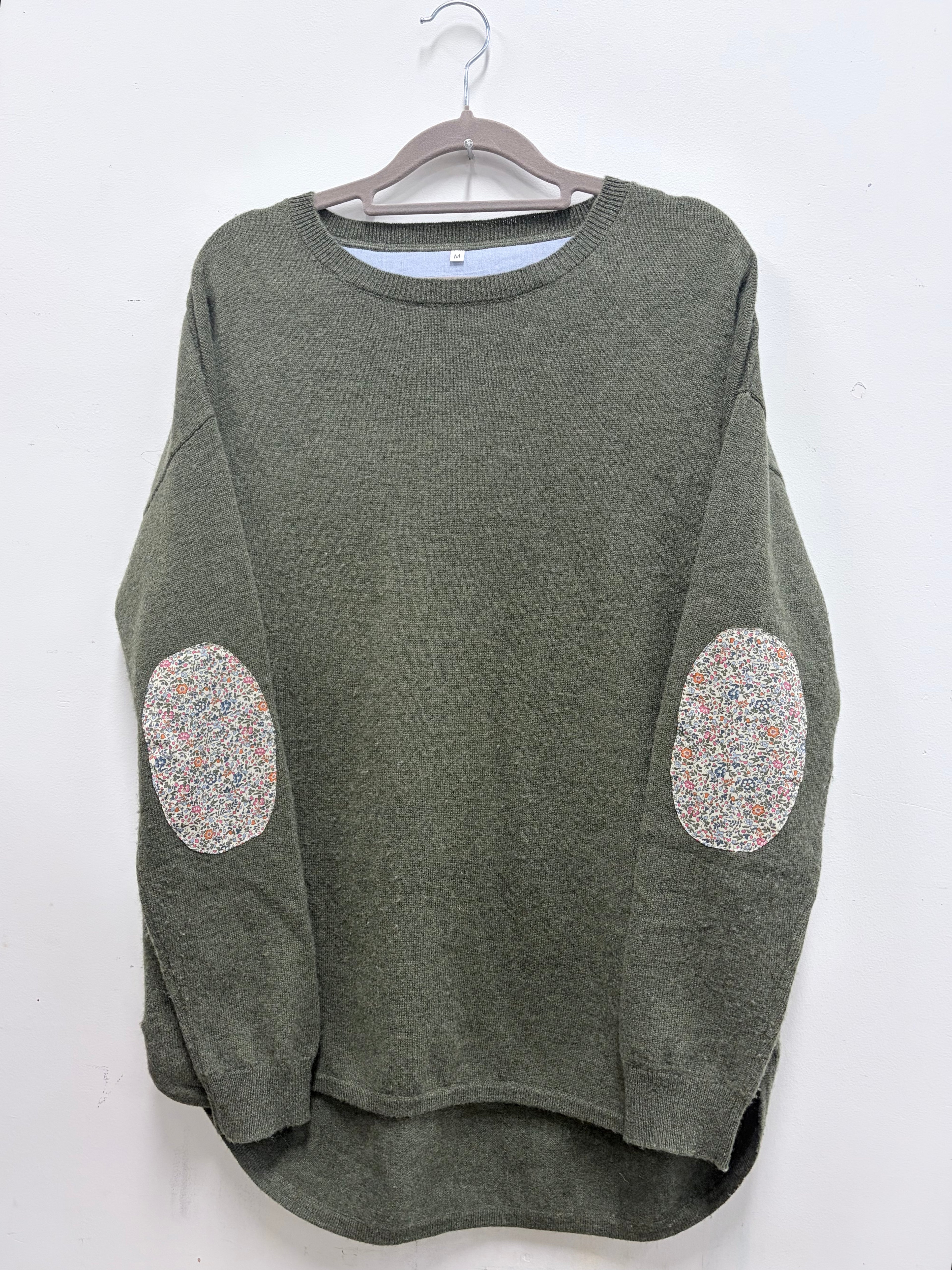 Bow and Arrow knit 90% merino wool, 10% cashmere- M