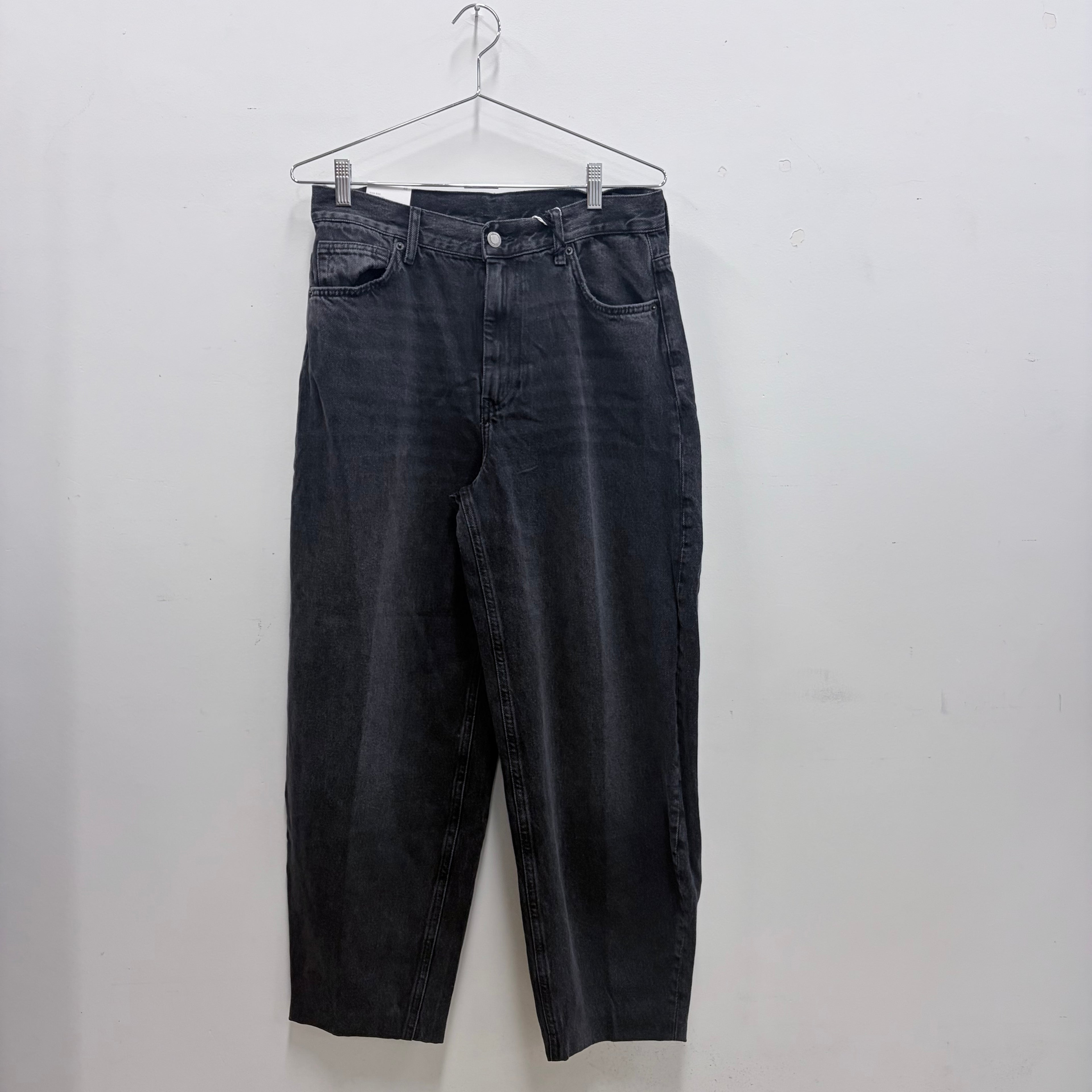 Zara High Rise Tapered Leg Jeans - 40