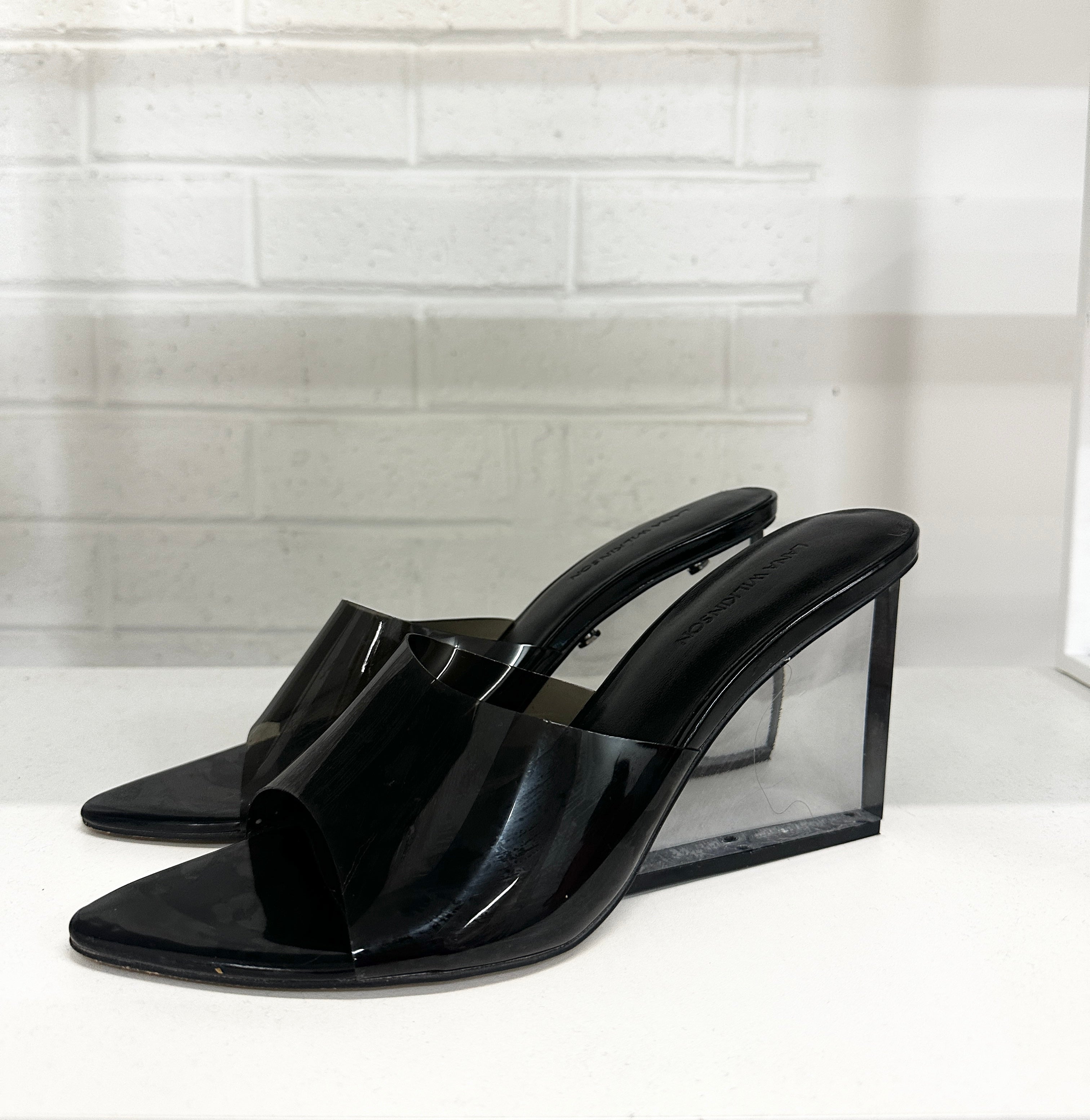 LANA WILKINSON SARA WEDGE | LUCITE & BLACK LEATHER 39