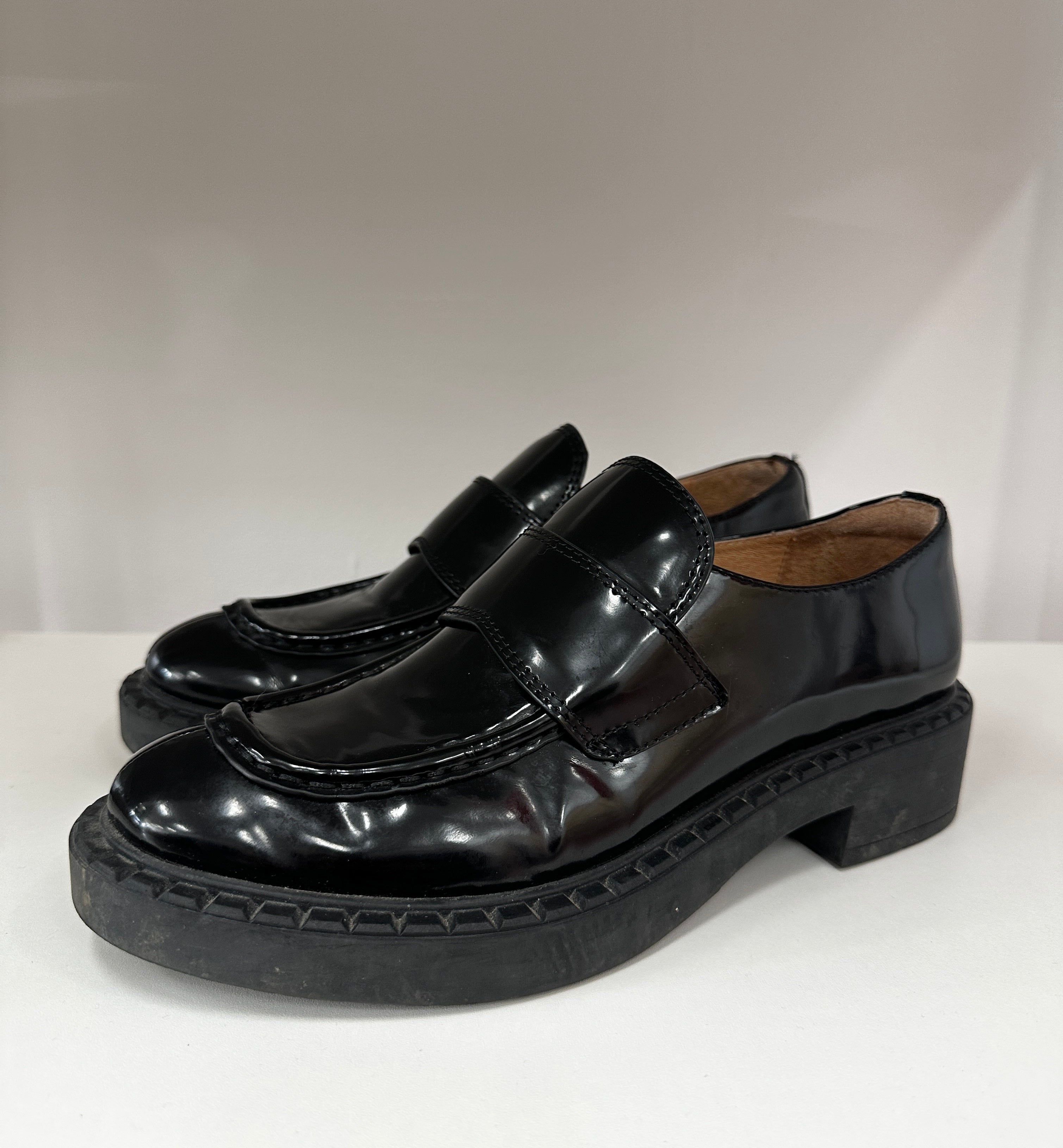 Alias Mae Brogues